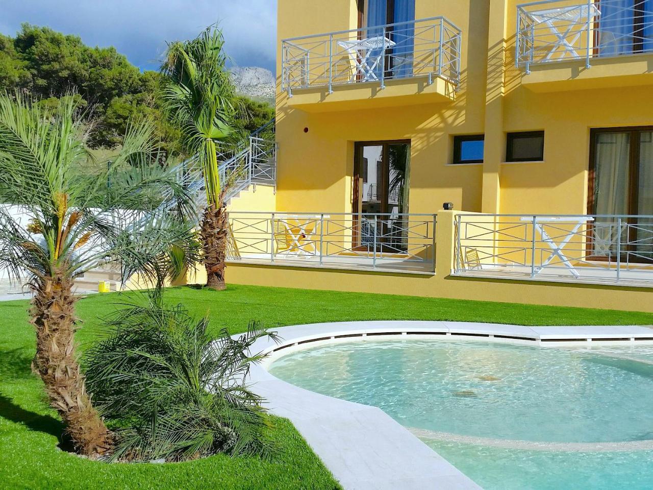 Residence Le Piscine 산비토로카포 외부 사진